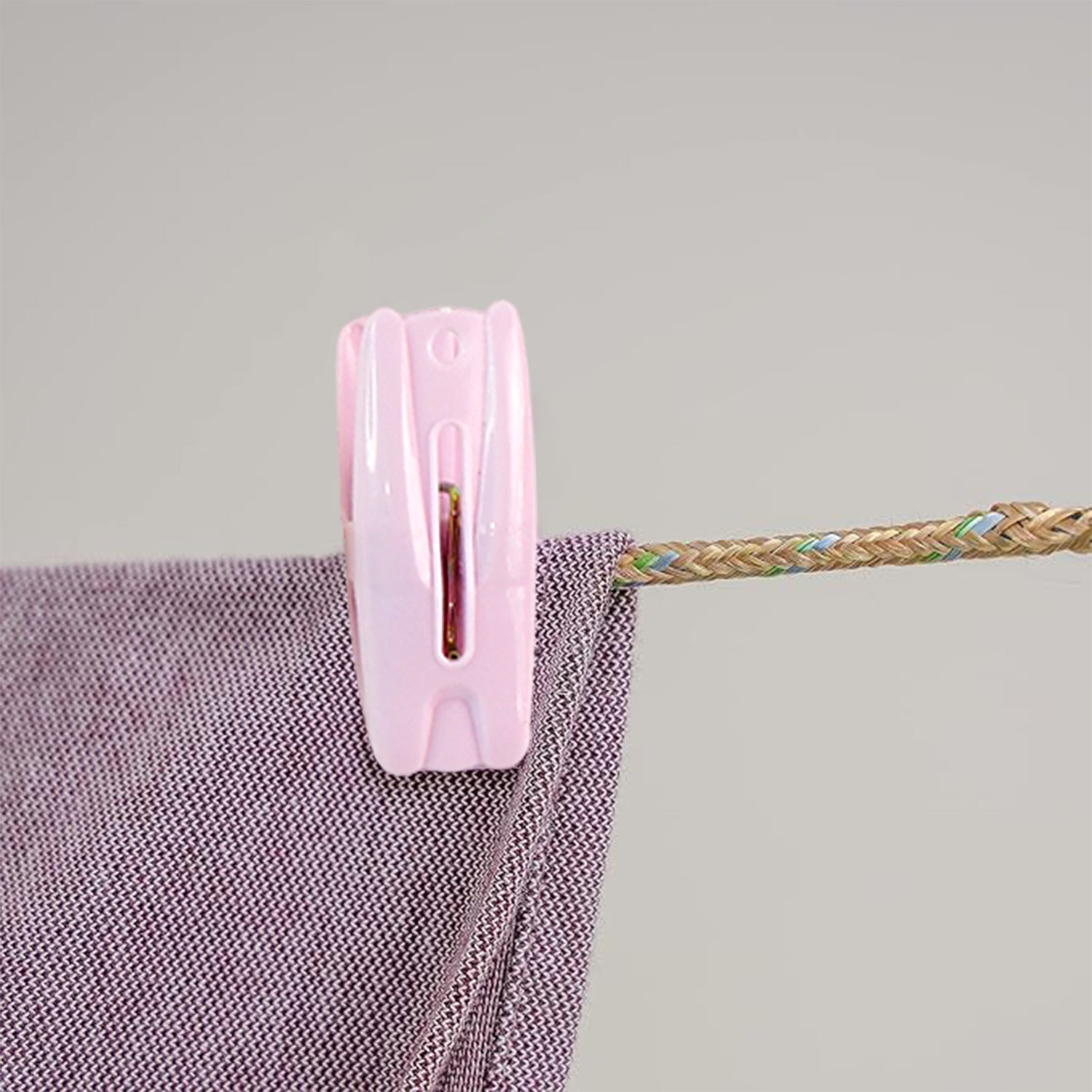Clothesline Rope with 6 Clips – 6 Meter Approx Heavy Duty Laundry Drying Rope with Clip Clothesline Rope with 6 Clips – 6 Meter Approx Heavy Duty Laundry Drying Rope with Clip